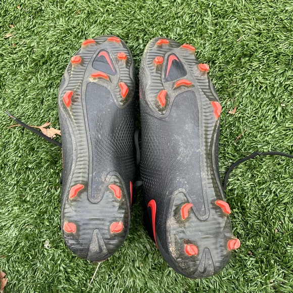 Nike Men’s Phantom Soccer Cleats Size 9 - Picture 5 of 5